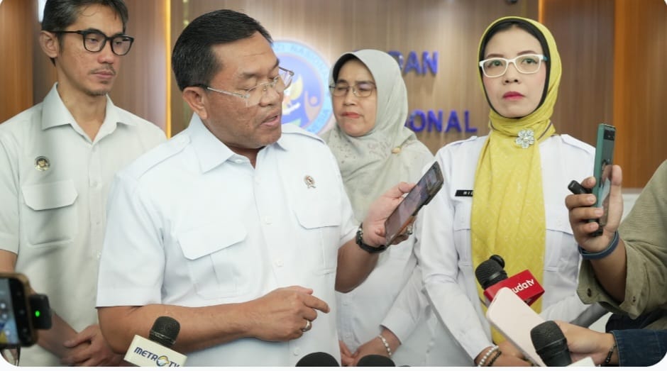 Wakil Kepala Badan Gizi Nasional Bidang Operasional Pemenuhan Gizi, Sony Sonjaya, didampingi Kepala Biro Hukum dan Hubungan Masyarakat BGN, Khairul Hidayati, dalam aplikasi “Reviu MBG” sebagai langkah penguatan sistem pengawasan kualitas Program Makan Bergizi Gratis (MBG) secara langsung dan real-time di lapangan, Selasa (26/5).