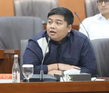 Kawendra dalam rapat kerja Komisi VI DPR RI bersama PT Telkom di Kompleks Parlemen, Jakarta, Rabu (24/06).
