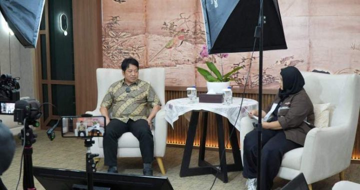Wakil Kepala Badan Pusat Statistik Dr. Sonny Harry Budiutomo Harmadi dalam thumbnail podcast berjudul "Fakta di Balik SE 2026: Biar Bisnis Lebih Terarah"